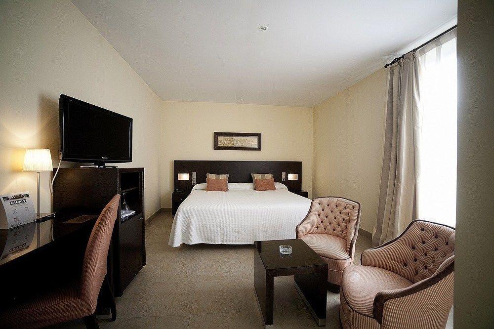 טוריחוס Hotel El Meson מראה חיצוני תמונה