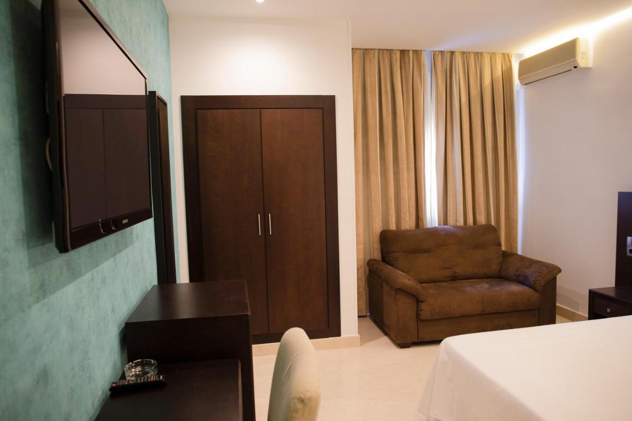 טוריחוס Hotel El Meson מראה חיצוני תמונה